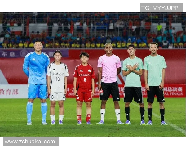 中国足球星爷究竟是哪位明星他与足球的缘分及影响力分析